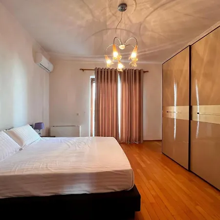 Luxury Helena In With Private Pool Tiran