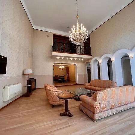 Luxury Helena In With Private Pool Tiran